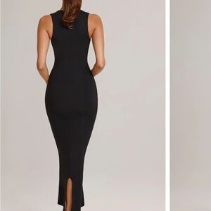 Chic Black Sleeveless Midi Dress